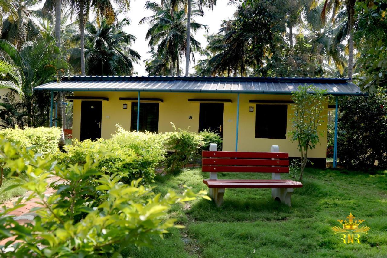 Royal Nature Resort Pollāchi Esterno foto