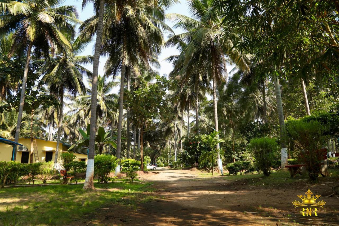 Royal Nature Resort Pollāchi Esterno foto