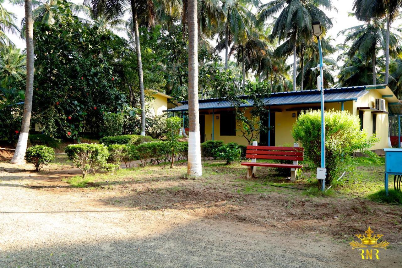 Royal Nature Resort Pollāchi Esterno foto